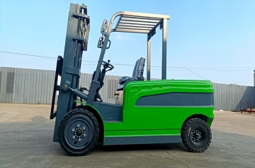 Diesel Forklift vs Electric Forklift: The Great Debate That Refuses to Die