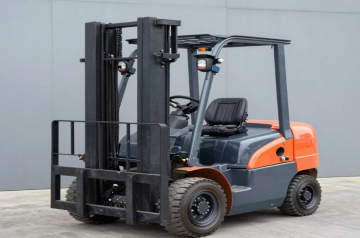 Are Fire Extinguishers Required on Forklifts? The Honest Answer No One Likes to Give
