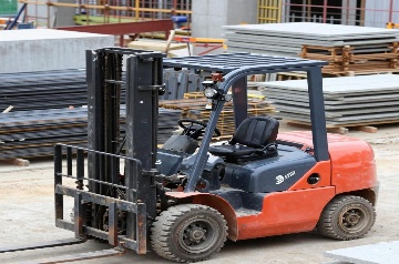 Forklifts in New Zealand: Dealers, Regulations, and Market Overview