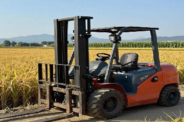 How Much Does a Genie Forklift Weigh? A Quick Reference